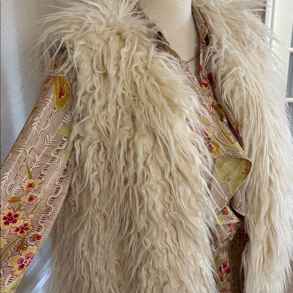 Anthropologie Hei Hei ivory faux fur plush fuzzy vest Size M - Picture 6 of 17